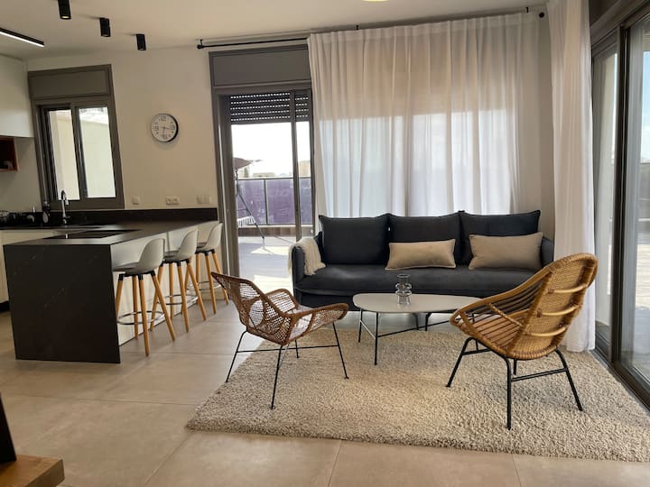 Luxury Penthouse With A Hot-tub, Pool And Parking - Aéroport de Tel Aviv Ben Gurion (TLV)