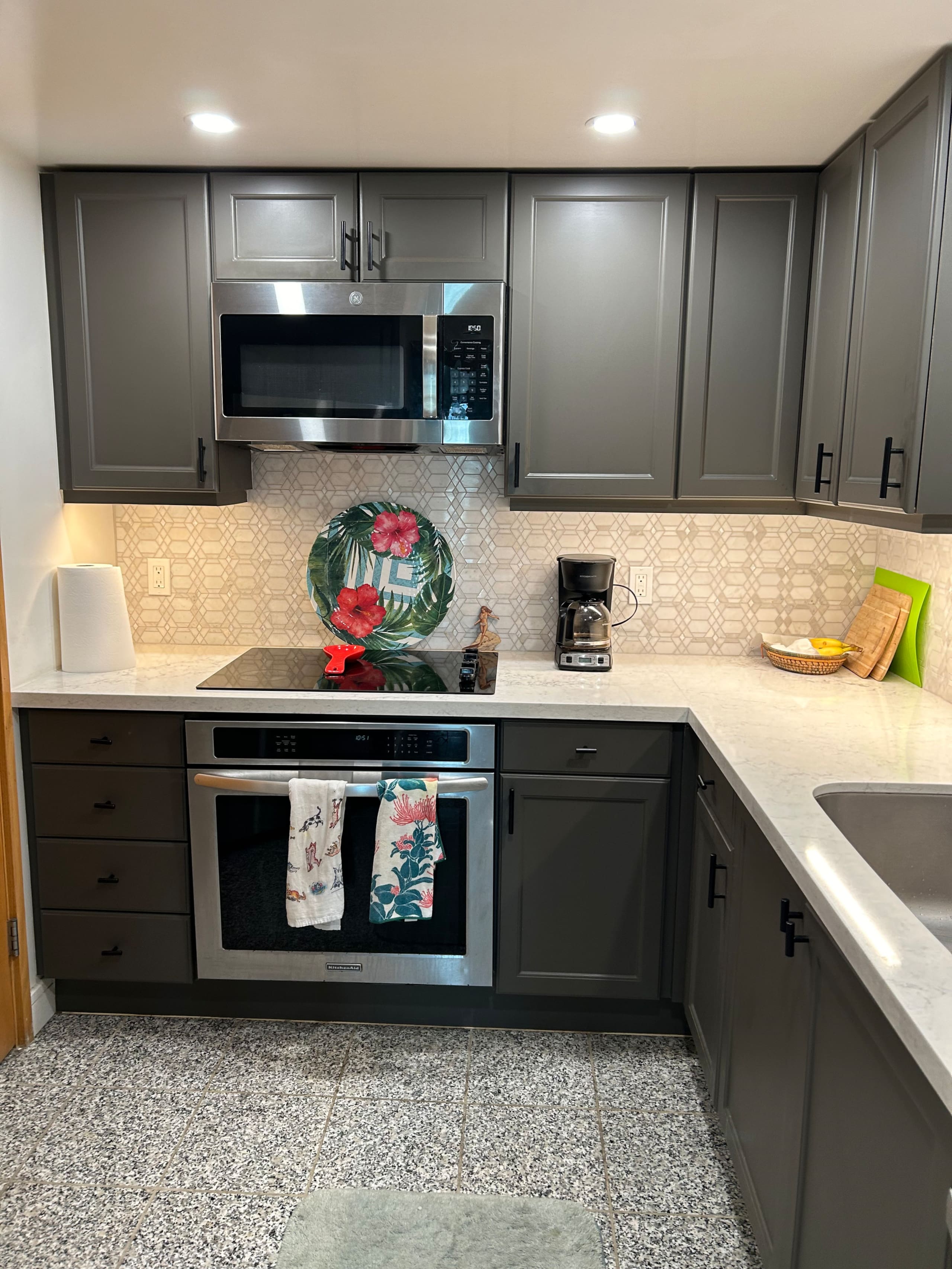 Condo in Honolulu · ★5.0 · 1 bedroom · 3 beds · 2 private baths - Image 14