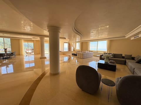 Stunning Panoramic Penthouse