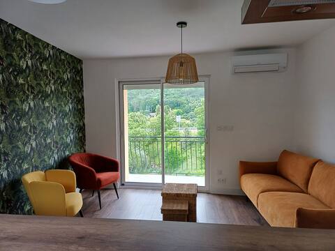 4 bedroom townhouse 
garage 
garden