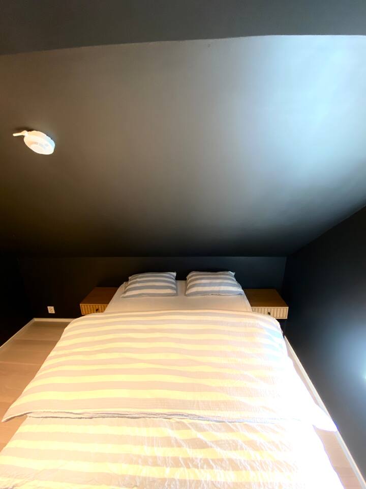 150x200张床，双人羽绒被200x220。 