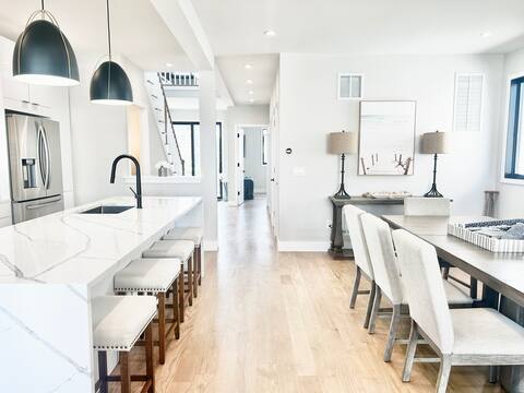 1 Block To The Beach -NEW House