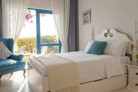 One bedroom villa sea view