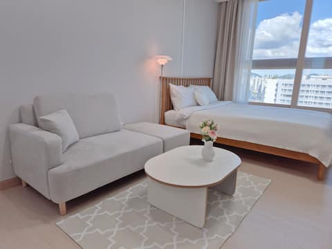 [Guri_029] Free Parking | High Rise | 6 types of OTT free