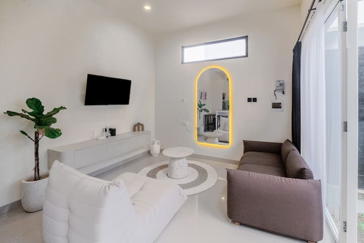 Stylish 2b/r In Heart Of Canggu, Near Finns - Bali