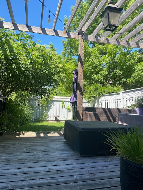 Upscale house, Downtown Vaughan, Walk to Subway!