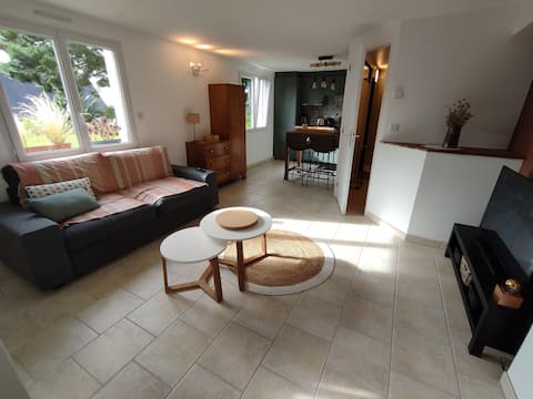 Top performing Airbnb: Studio 5 minutes from the sea. in Cherbourg En Cotentin