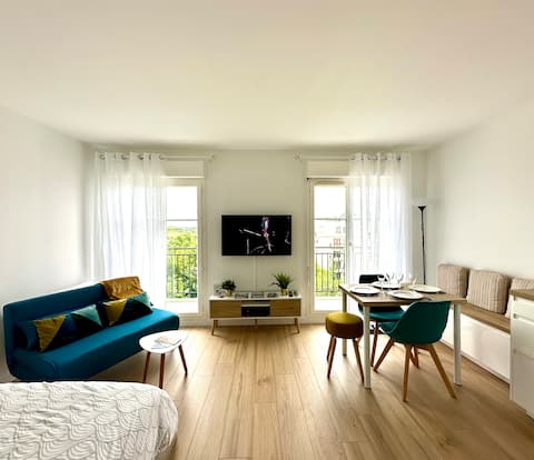 Successful Airbnb property: Charming studio with unobstructed view. in Serris