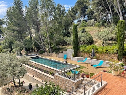 Charming 60 m² cottage with pool