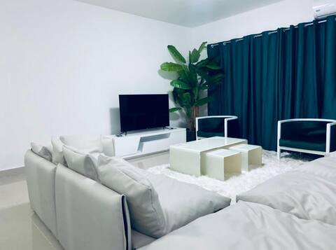 Espaço inteiro: Apt T5 Kilamba