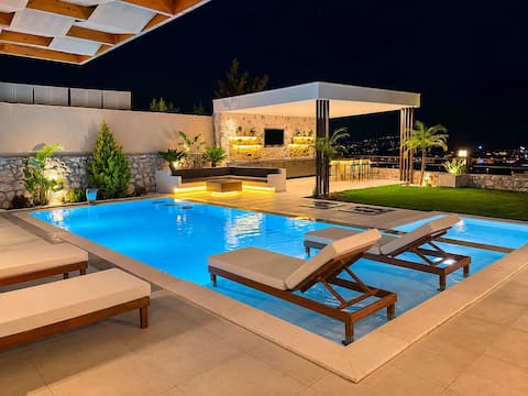 Luxury Villa with Heated Hot Pool and Sauna in Fethiye