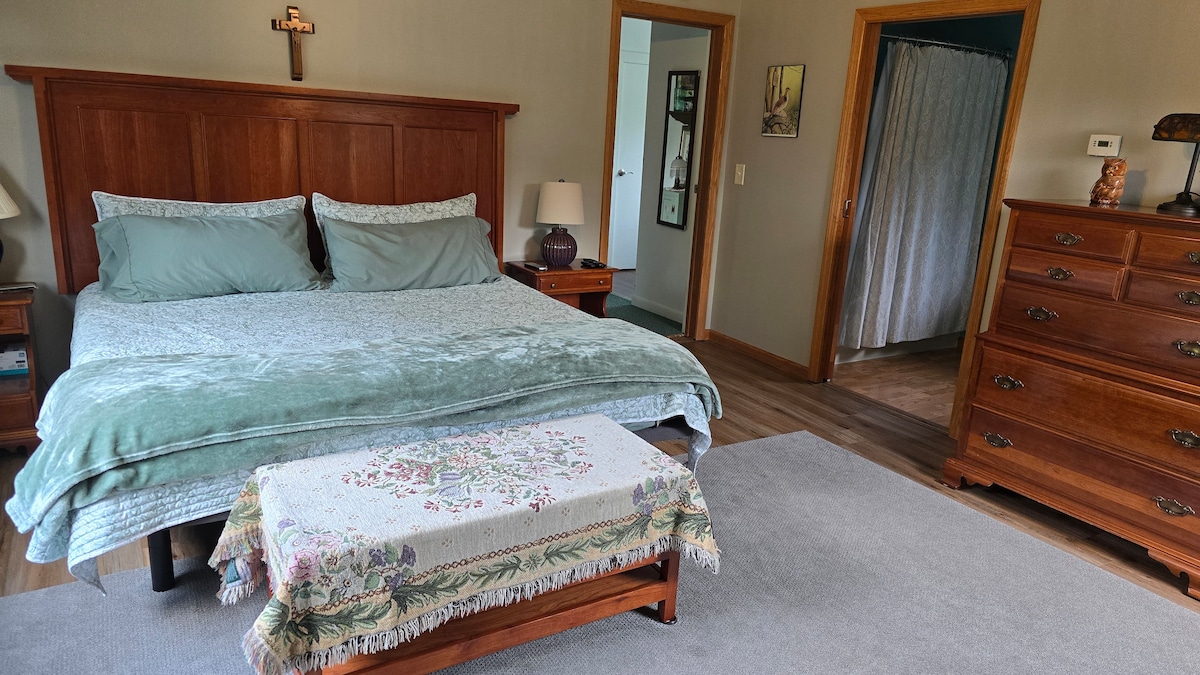 Bedroom 1 image 3 at Hercules Hub in Emporium