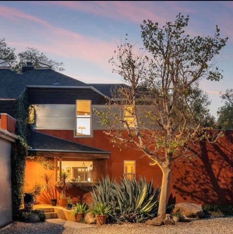 The Mod House – Home with Mountain VIEWS gallery image 3