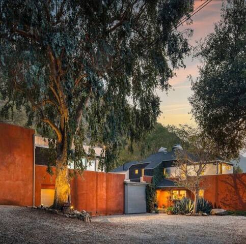 The Mod House – Home with Mountain VIEWS gallery image 4