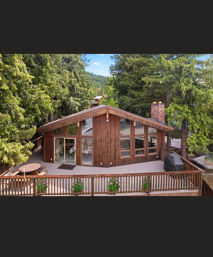 Mara Lakeside Cabin