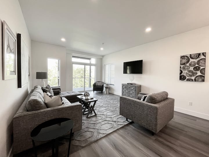 Peaceful Riverfront Townhome! - The Dalles, OR