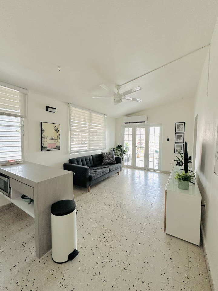 1-min Walk Beach · Beachside 2br Generator/cistern - San Juan, Puerto Rico