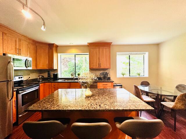 Urban Oasis Near Downtown gallery image 3