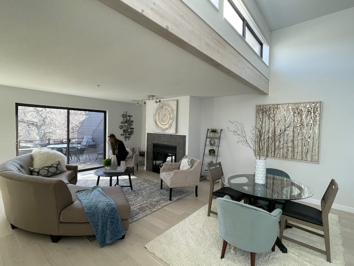 Stylish Downtown Condo In West End - Boulder, CO