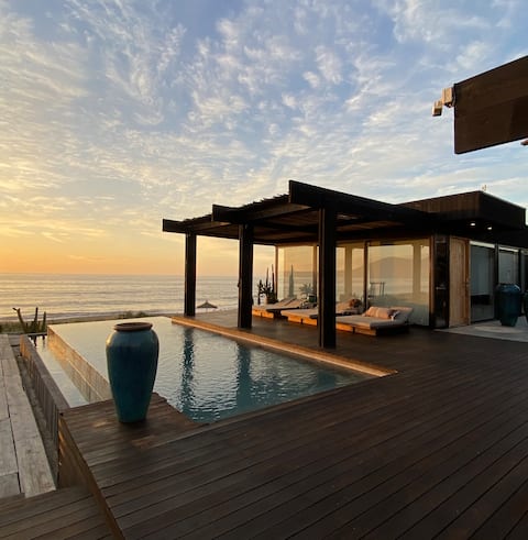 Villa La Negra, a waterfront paradise.
