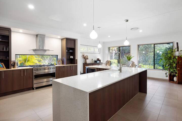 Noosa – Family Friendly 4brm, with Pool!