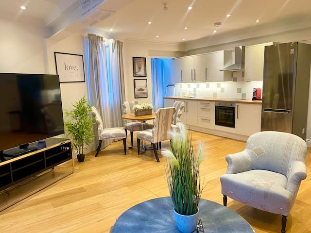 Modern 2 beds flat in Chelsea