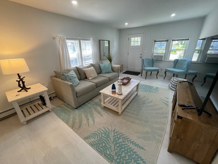 Renovated House On Private Cedar Beach - Milford, CT