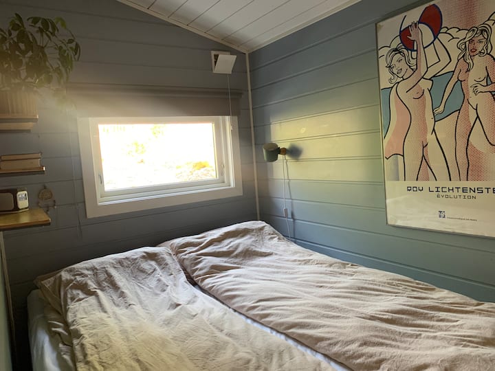 Dormitorio en el primer piso con cama de 150x200