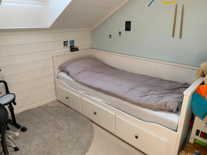 Dormitorio en el segundo piso con cama extraíble (80 x 200 o 160 x 200) 