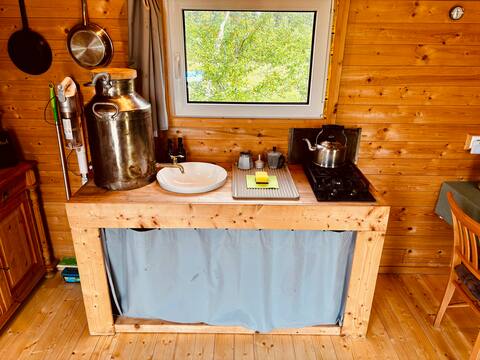 Top Airbnb: Tinyhouse Idylle: Nature & Chickens in Aurich