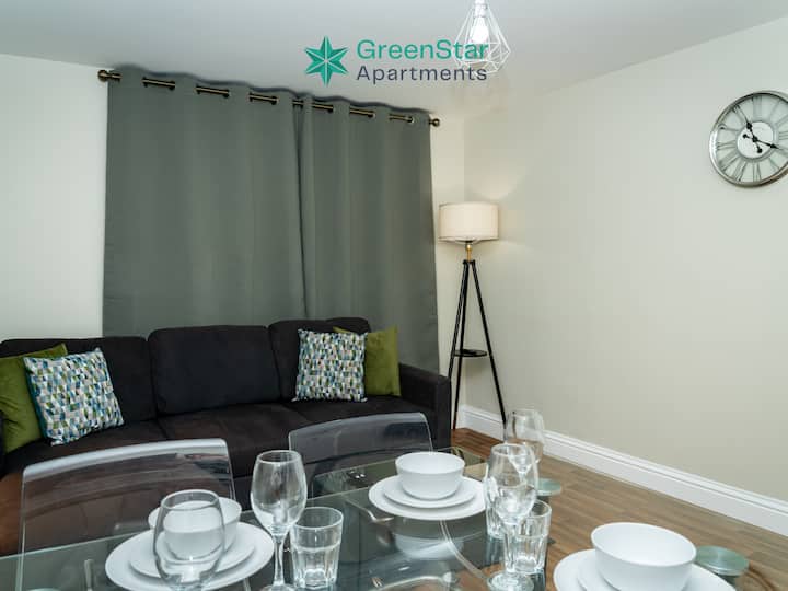 Greenstar - King Bed & 2 Single Beds - 4 Guests - Dundee