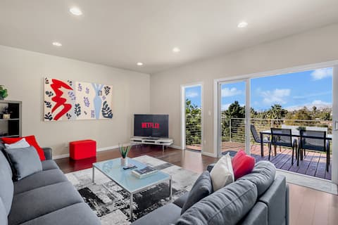 Top performing Airbnb: LA Chic Stunning Views & Sunsets in Los Feliz