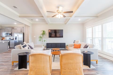 Spacious Stylish Home for Relaxing Getaways