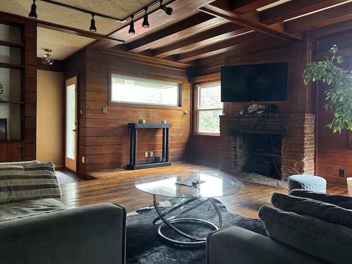 The 420 House - Lake Waukomis, MO