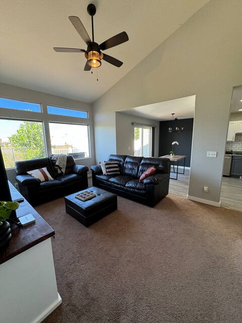 Spacious Clean Townhouse with Extra Parking