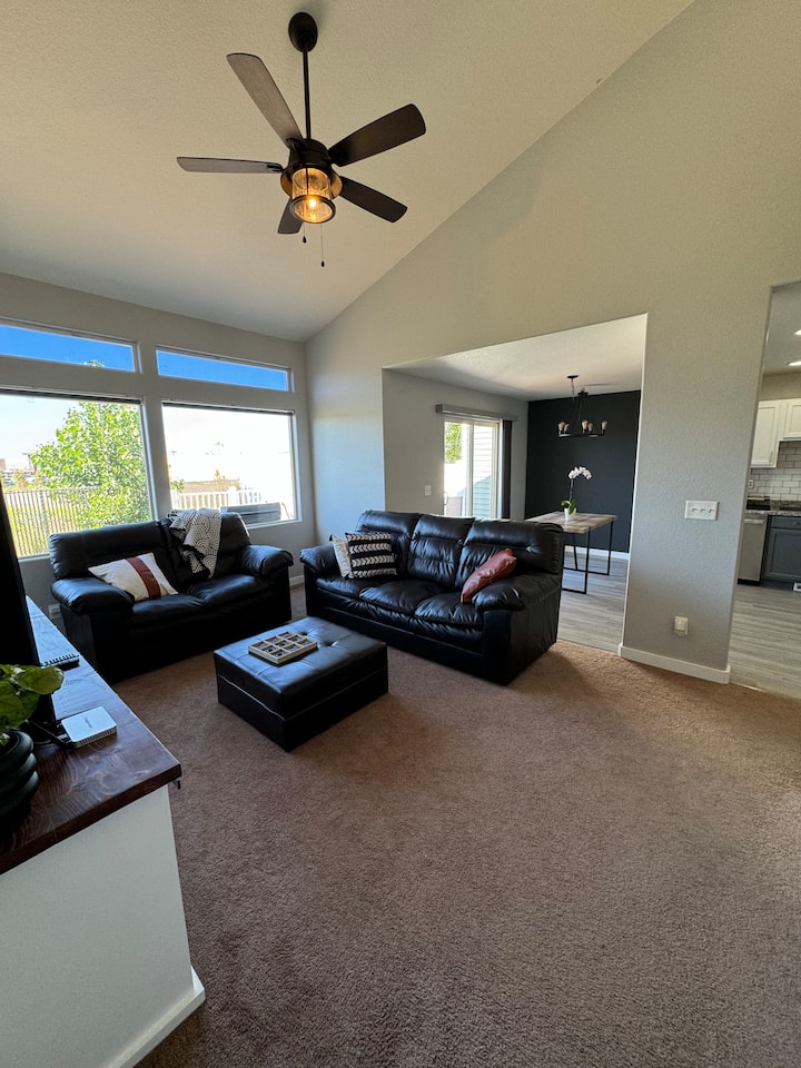 Spacious Clean Townhouse with Extra Parking
