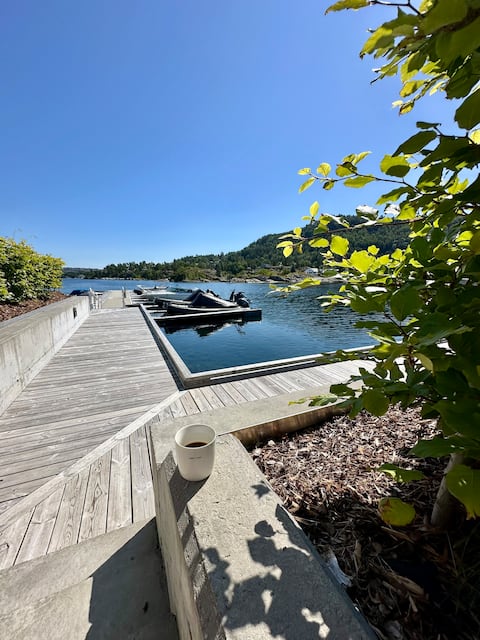 Modern cabin by the sea, drive way forward, m boat space