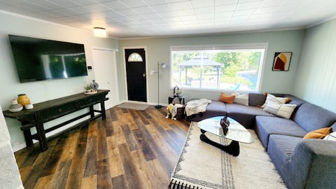 Top performing Airbnb: Commorancy in Canoe in Columbia Shuswap