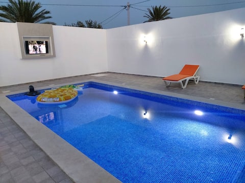 Villa with pool
No Vis-à-Vis