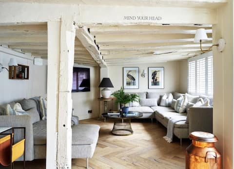 Old Coach House & Dolls House - Sleeps 24