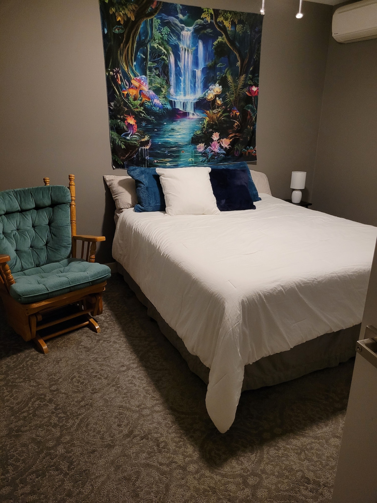 Убав тивок простор со понов душек од нектарна мемориска пена 