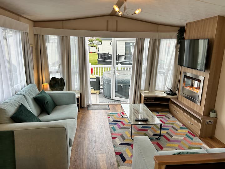 Holiday Home With Private Hot Tub Near The Beach - Bembridge