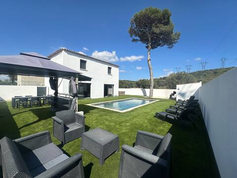 New VILLA with pool near Marseille