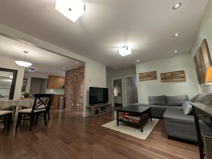 Designer 2-bedroom Garden-level Walk-out Suite - Surrey