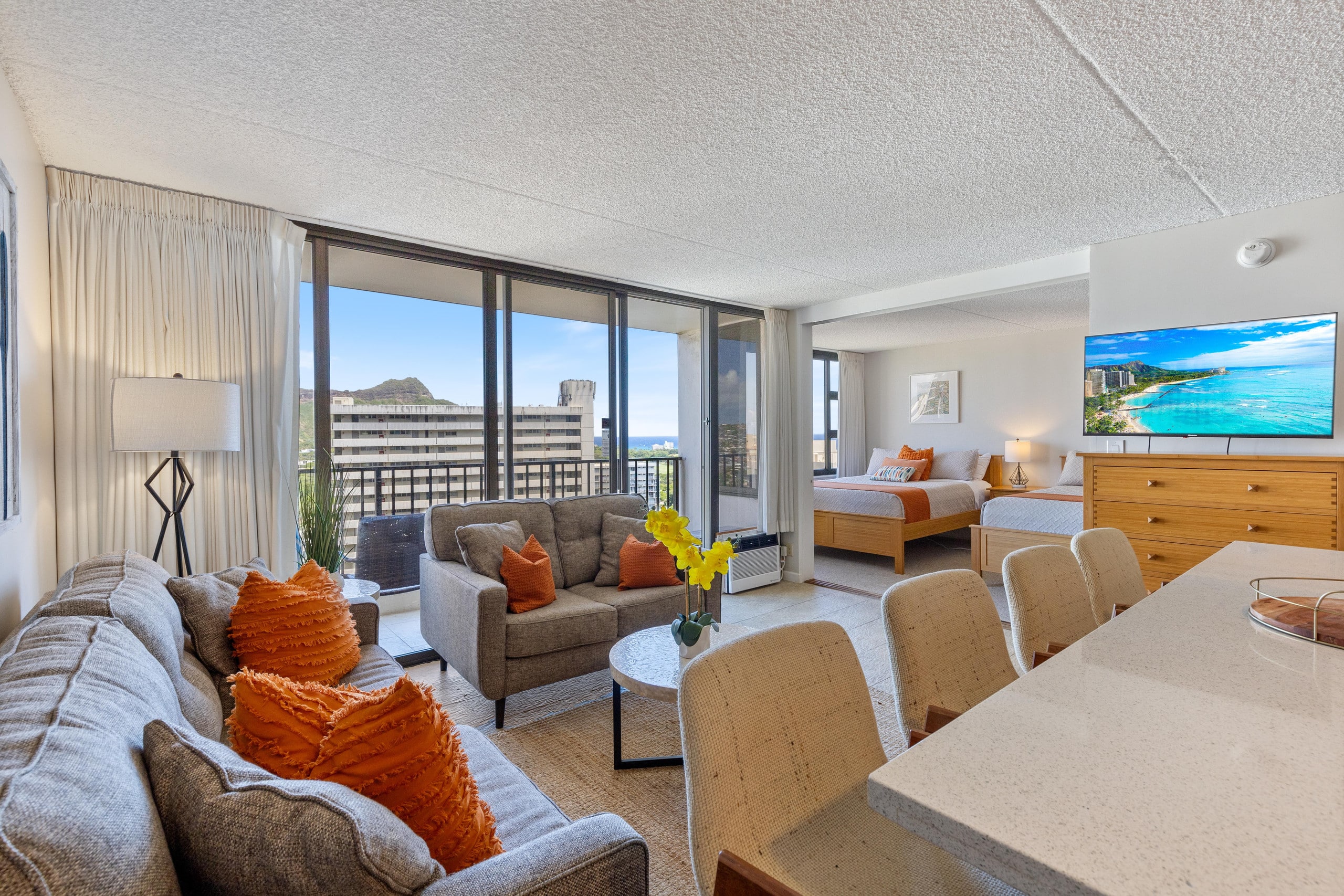 Condo in Honolulu · ★4.63 · 1 bedroom · 2 beds · 1 private bath - Image 3