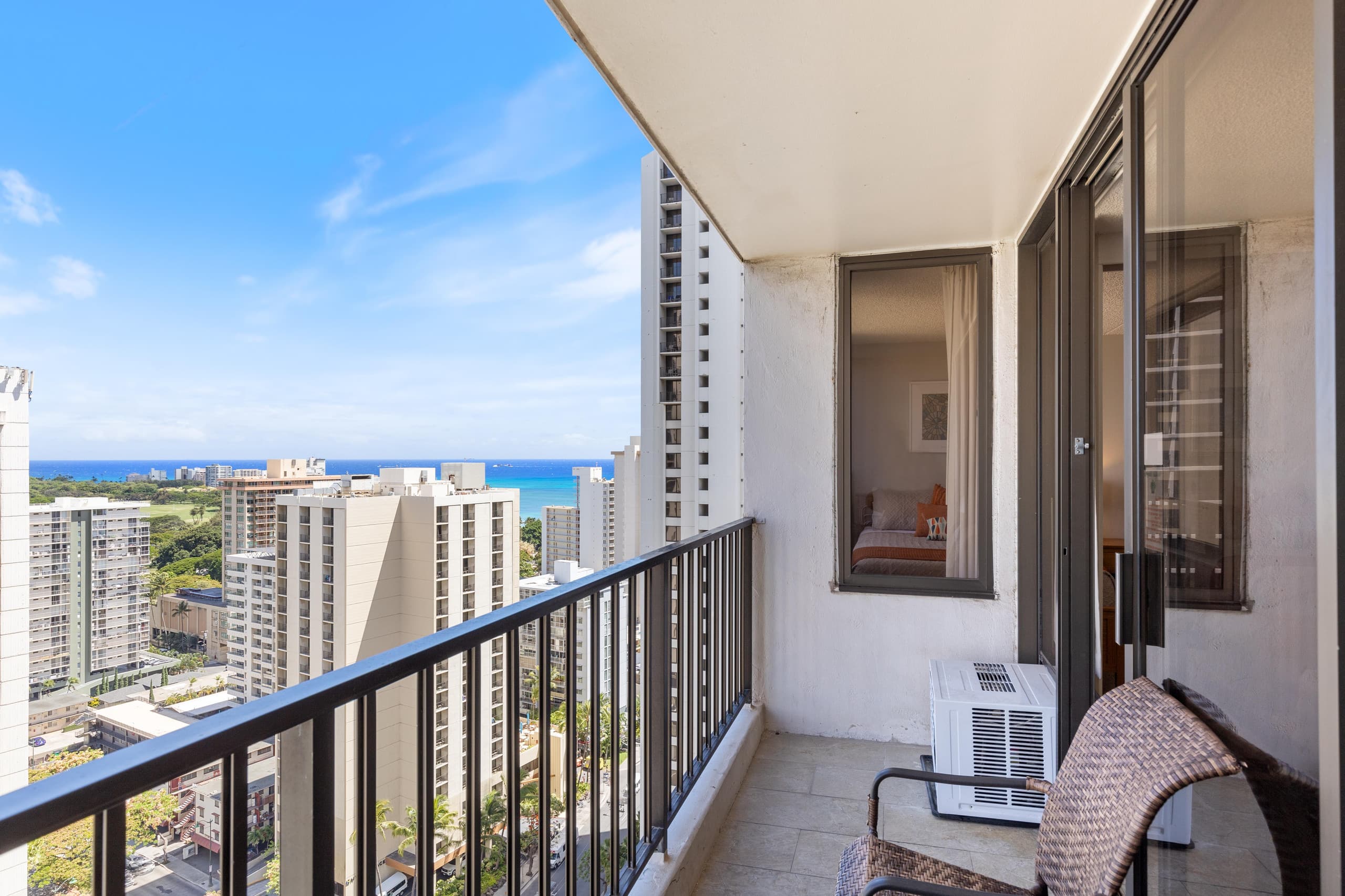 Condo in Honolulu · ★4.63 · 1 bedroom · 2 beds · 1 private bath - Image 16