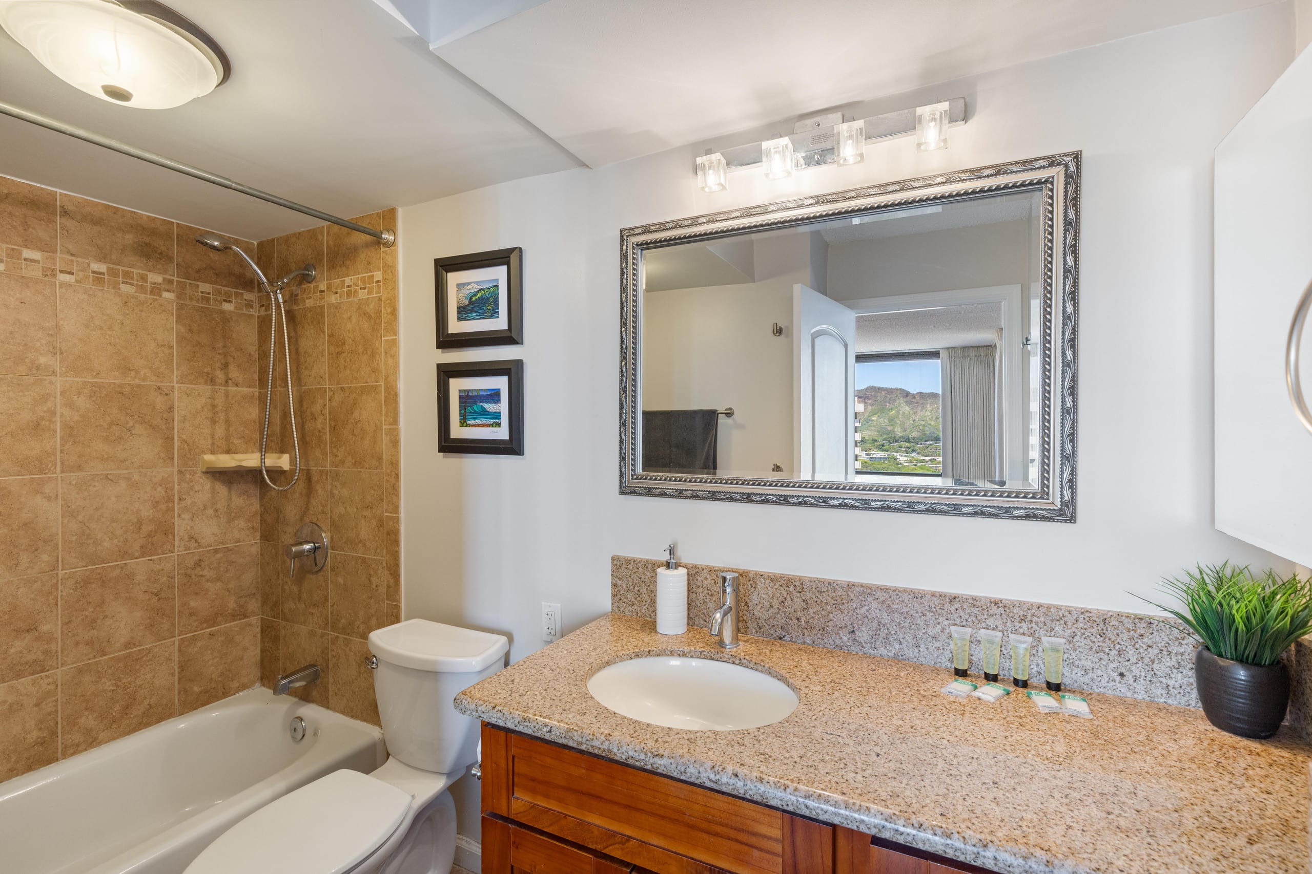 Condo in Honolulu · ★4.63 · 1 bedroom · 2 beds · 1 private bath - Image 13