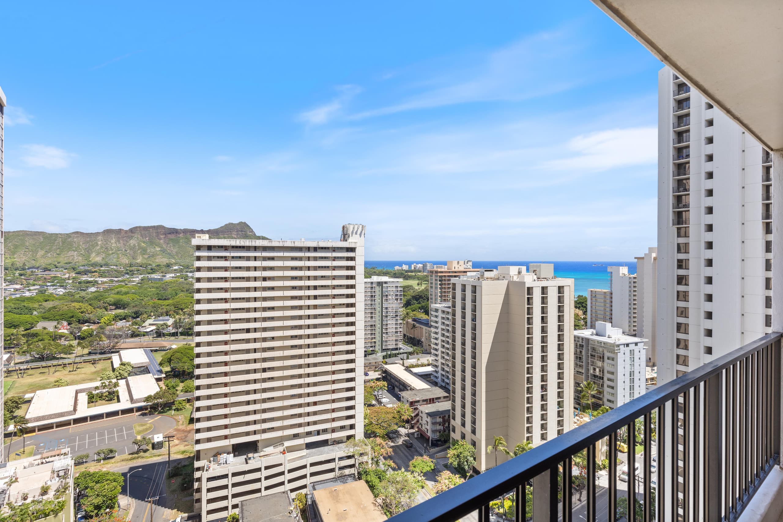 Condo in Honolulu · ★4.63 · 1 bedroom · 2 beds · 1 private bath - Image 12