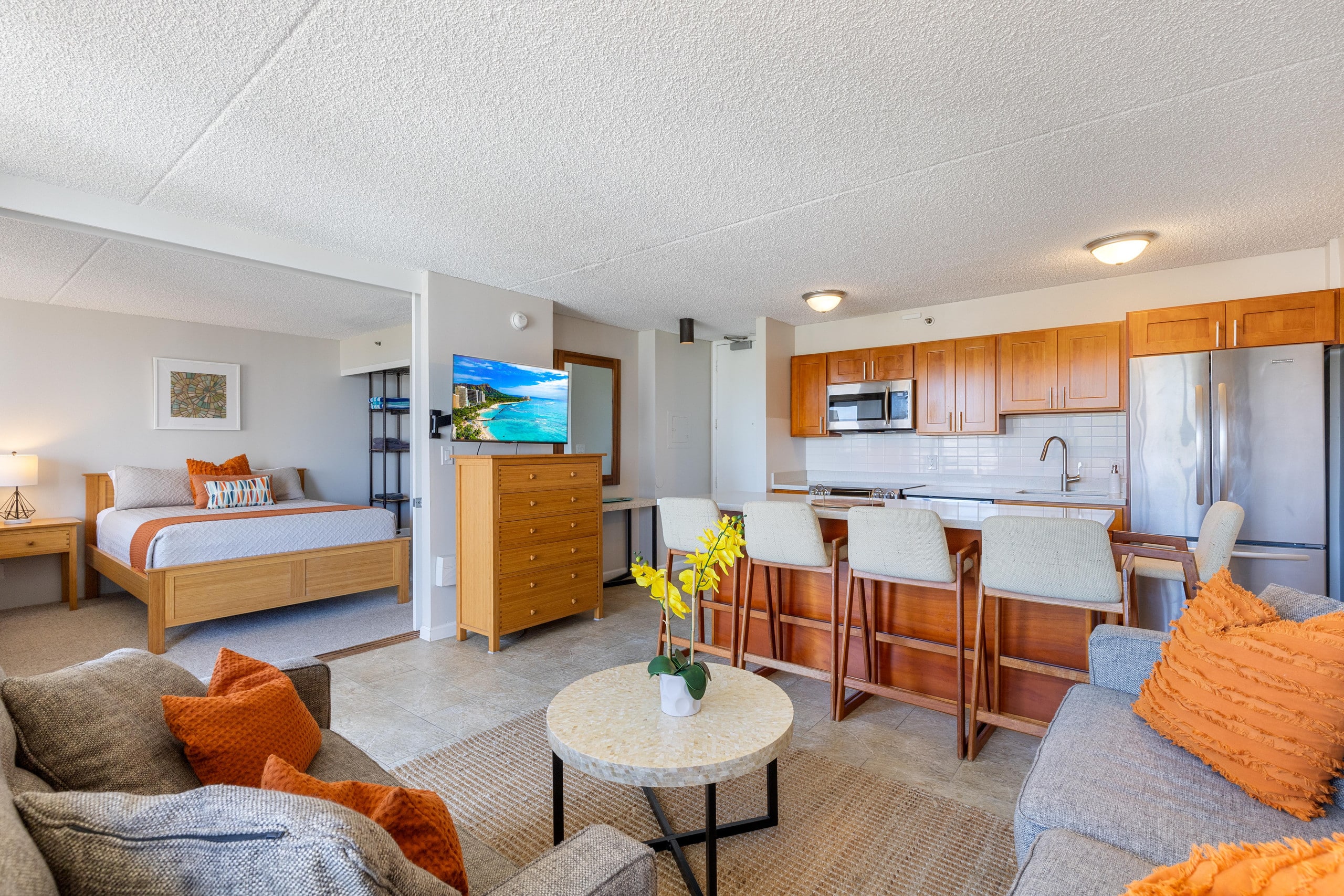 Condo in Honolulu · ★4.63 · 1 bedroom · 2 beds · 1 private bath - Image 5