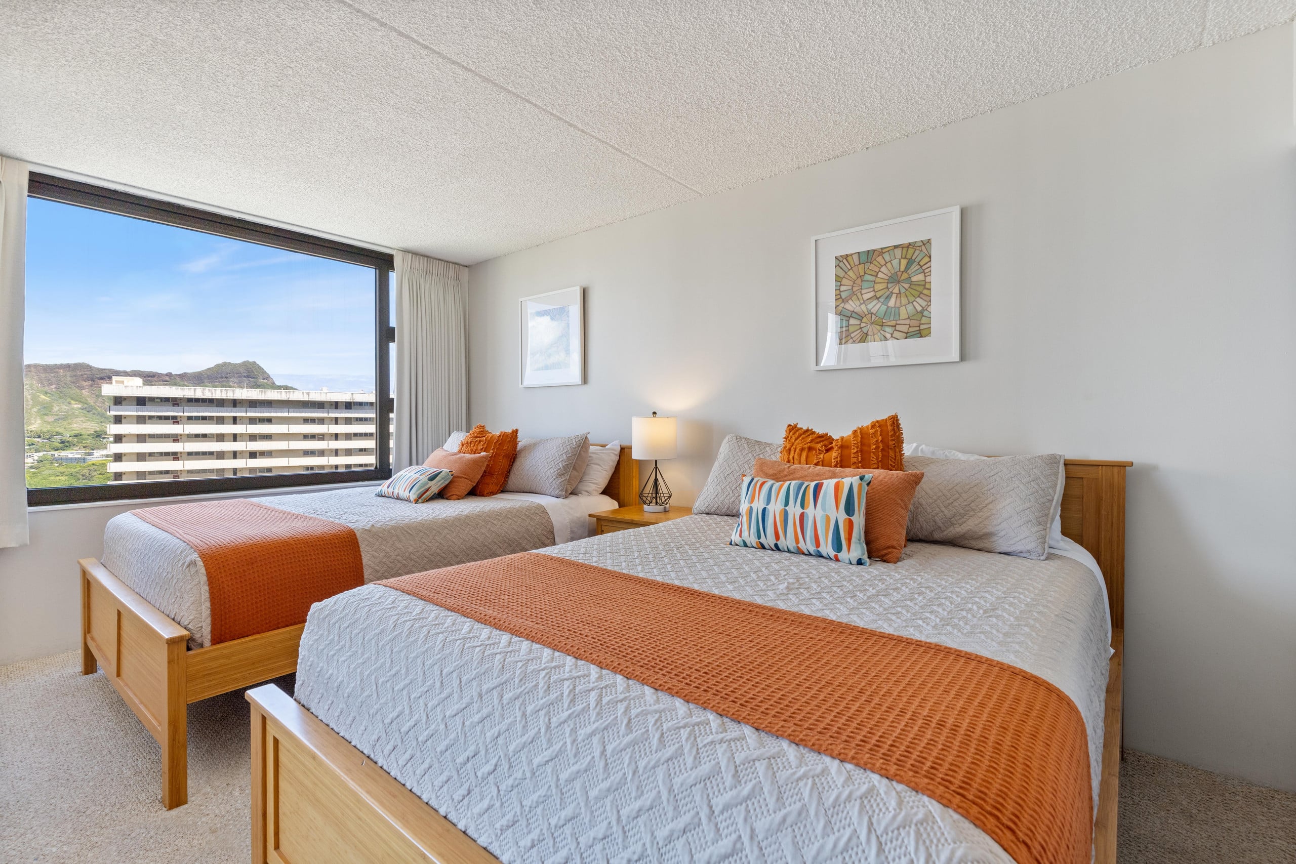 Condo in Honolulu · ★4.63 · 1 bedroom · 2 beds · 1 private bath - Image 2